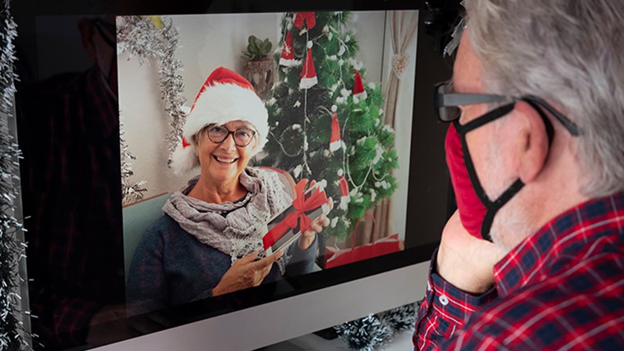 Keeping seniors with dementia happy and safe from COVID-19 for the holidays